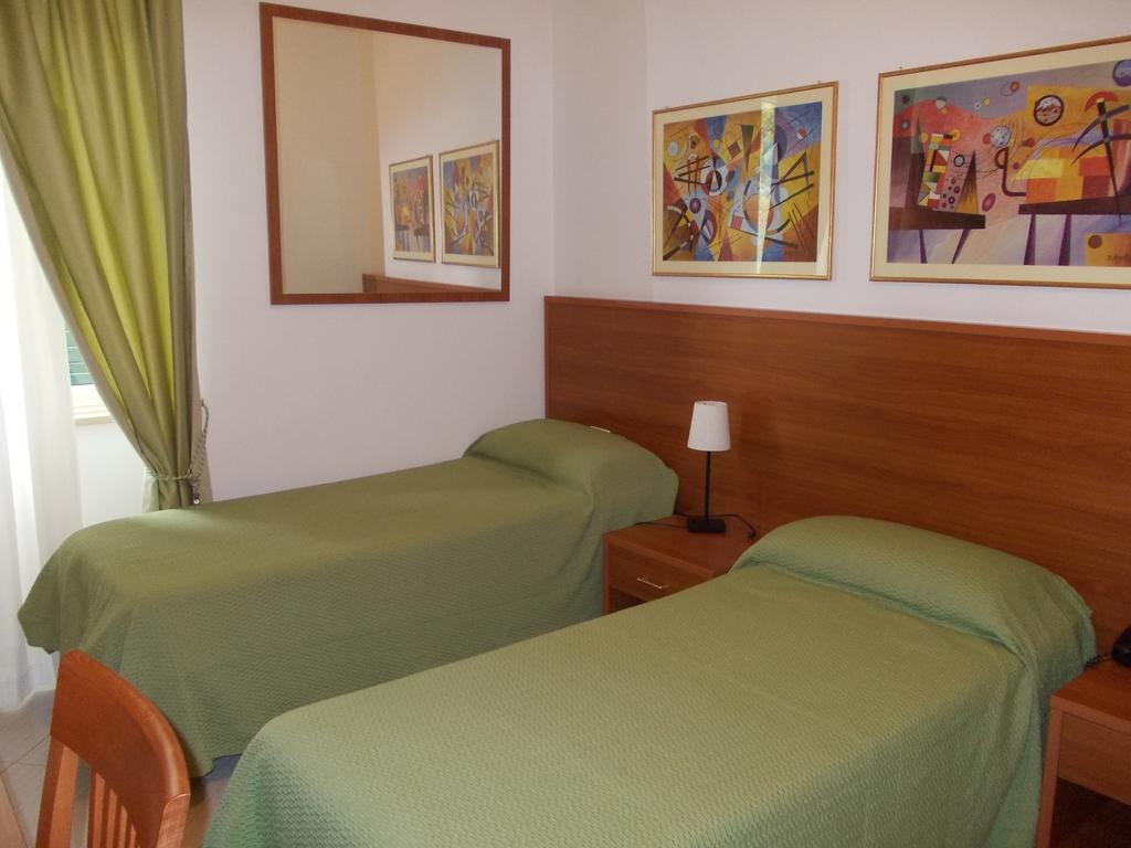 Hotel Solaria رودي غارغانيكو الغرفة الصورة