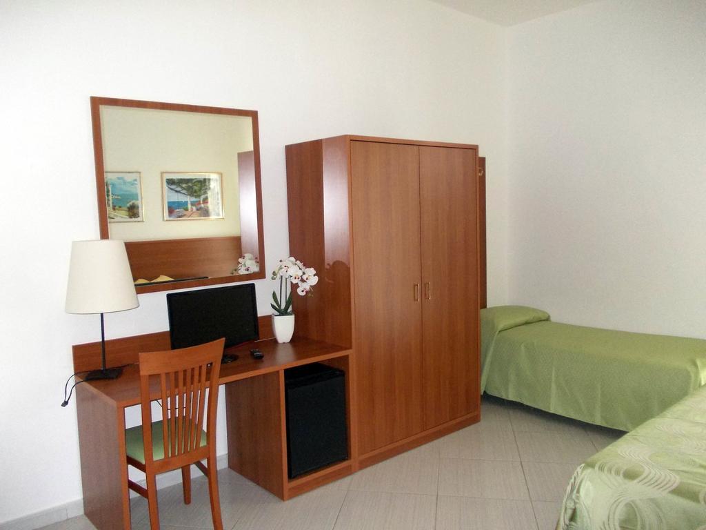Hotel Solaria رودي غارغانيكو الغرفة الصورة