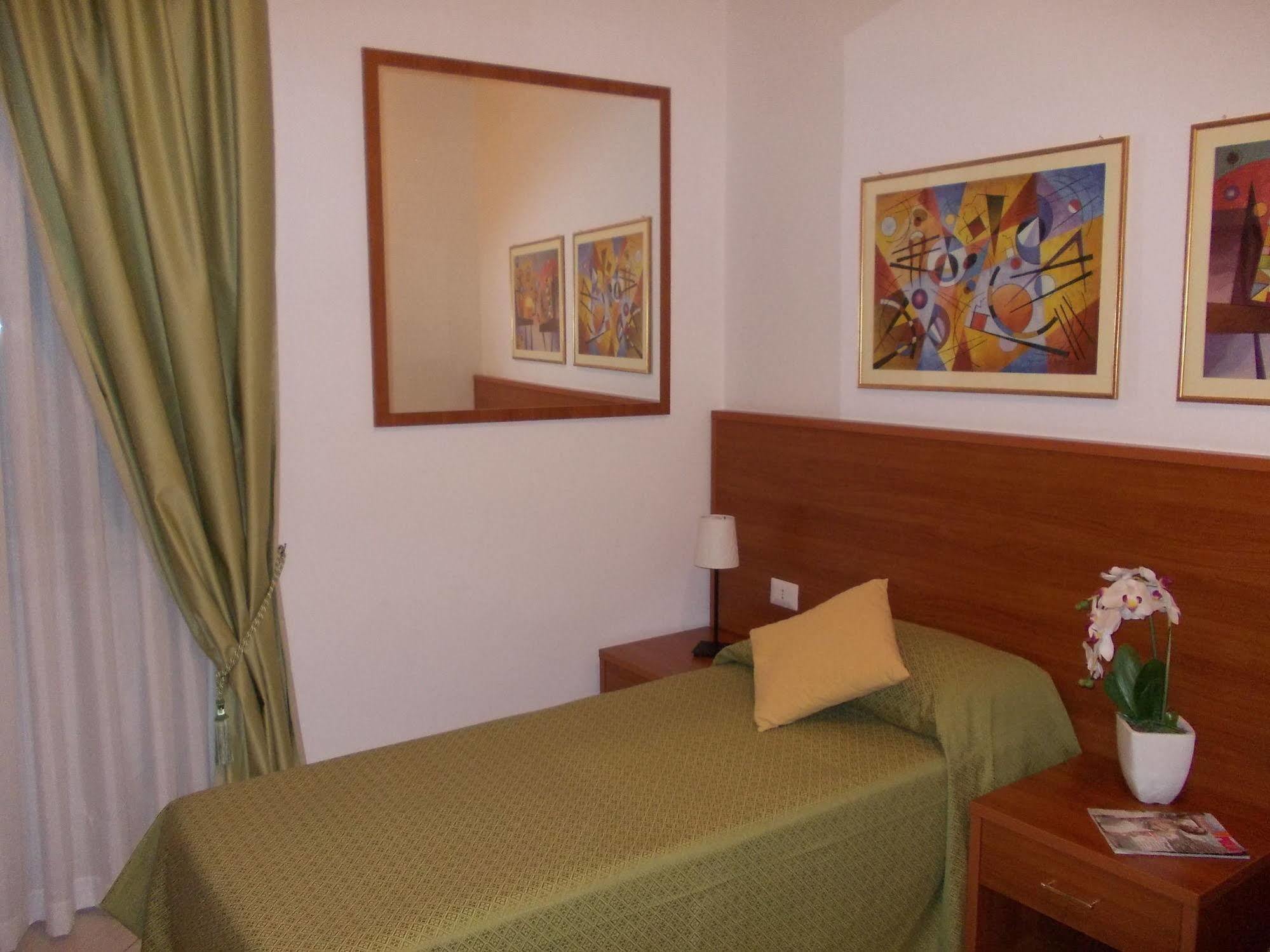 Hotel Solaria رودي غارغانيكو المظهر الخارجي الصورة